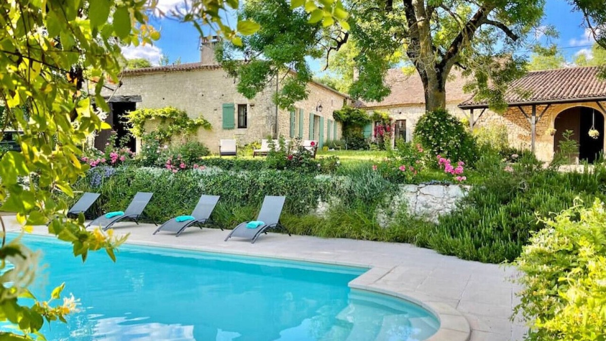 Savignac-de-Duras Cottage | Charming 1-Bedroom Retreat with Stunning Views, Pool & WiFi