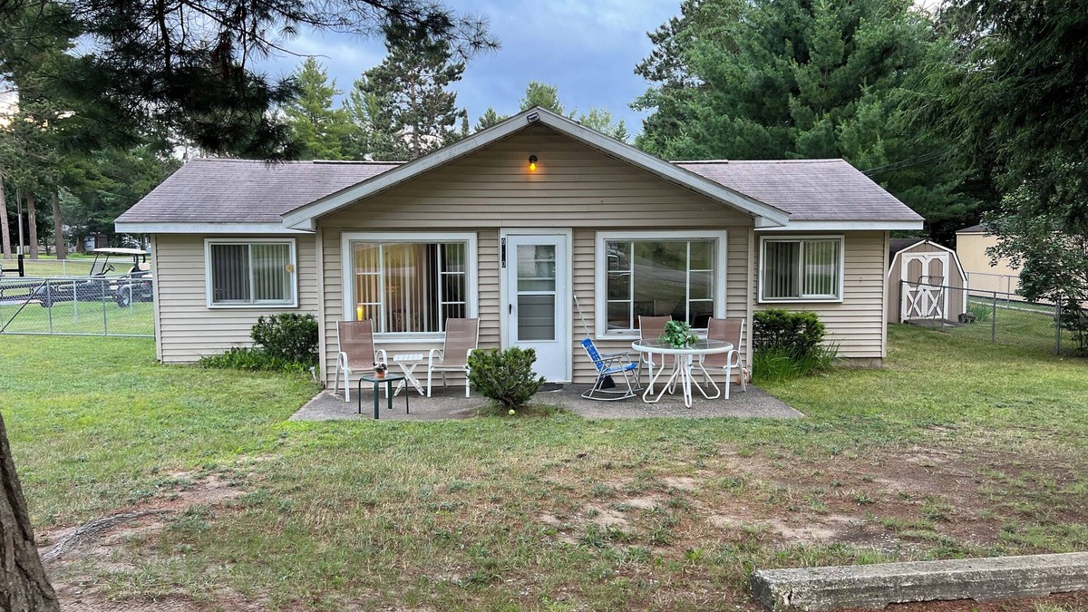 St. Helen House | Charming 1-bedroom 1/2 house in soothing St Helen Hideaway with WiFi