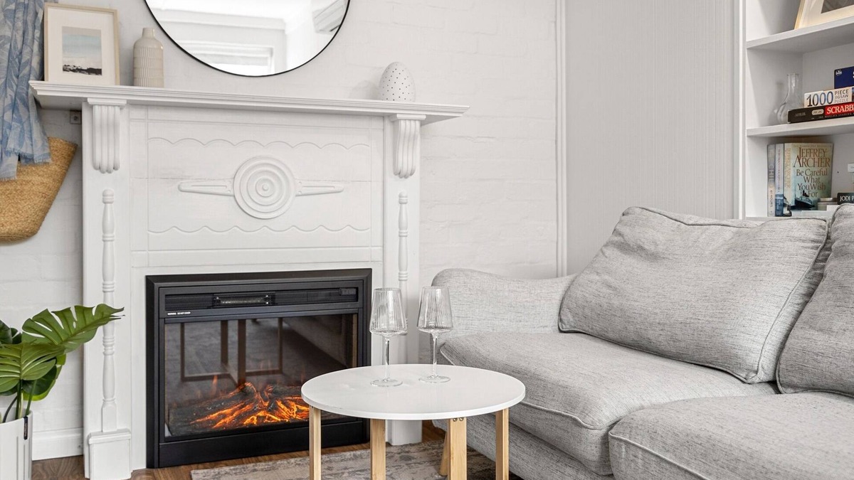 St Kilda West Apartment | Charming 1-Bed with Fireplace by the Beach