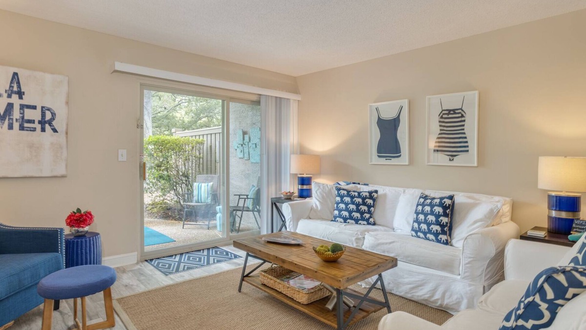 South Beach Condo | Charming 1 Bedroom Bluff Villa Close To Beach and South Beach Attractions.