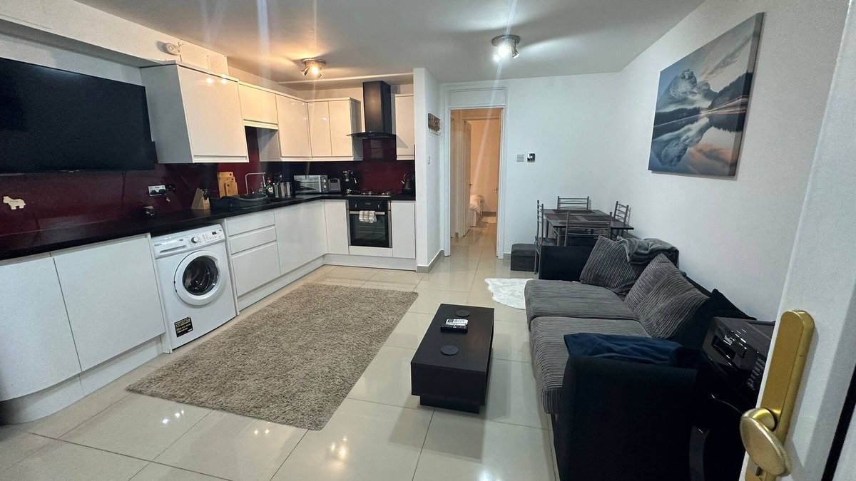 Hainault Apartment | Charming 1-Bed Apartment in Chigwell