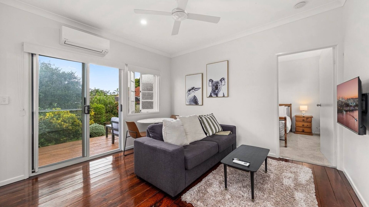 Bald Hills House | Charming 1-Bed Cottage with Garden Retreat