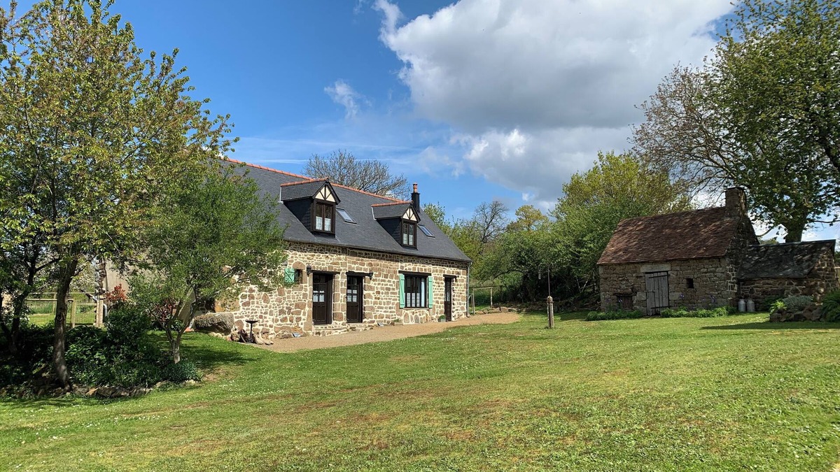 Andaine - Passais Cottage | Charming 1-Bed Cottage in Ceauce
