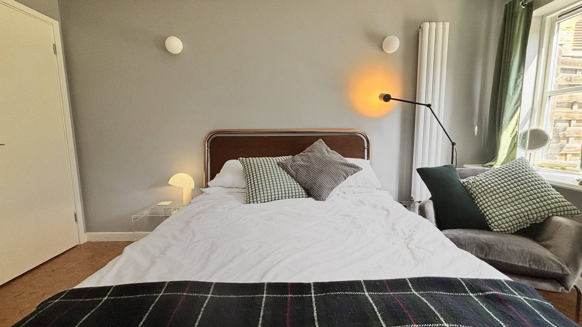 Haggerston Apartment | Charming 1 bed flat with extra study and sofabed