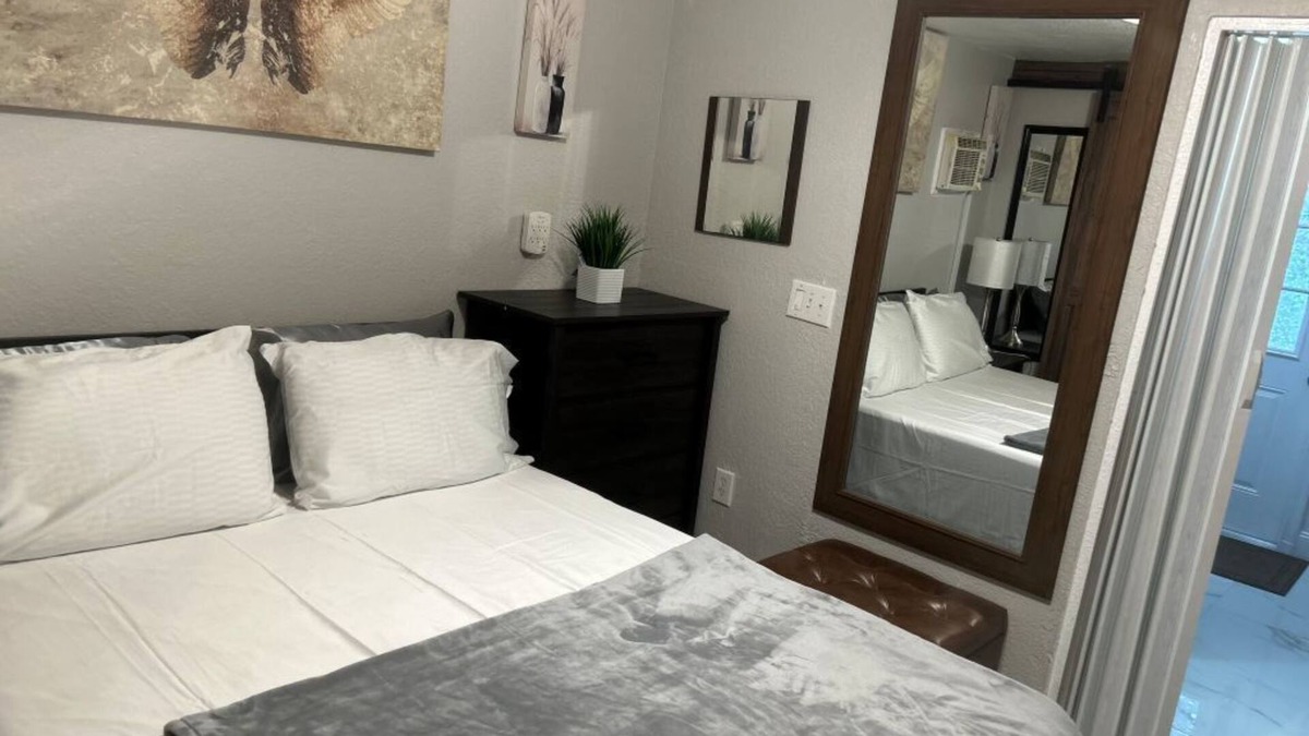 West Palm Beach House | Charming 1-bedroom house in fantastic West Palm Beach with AC