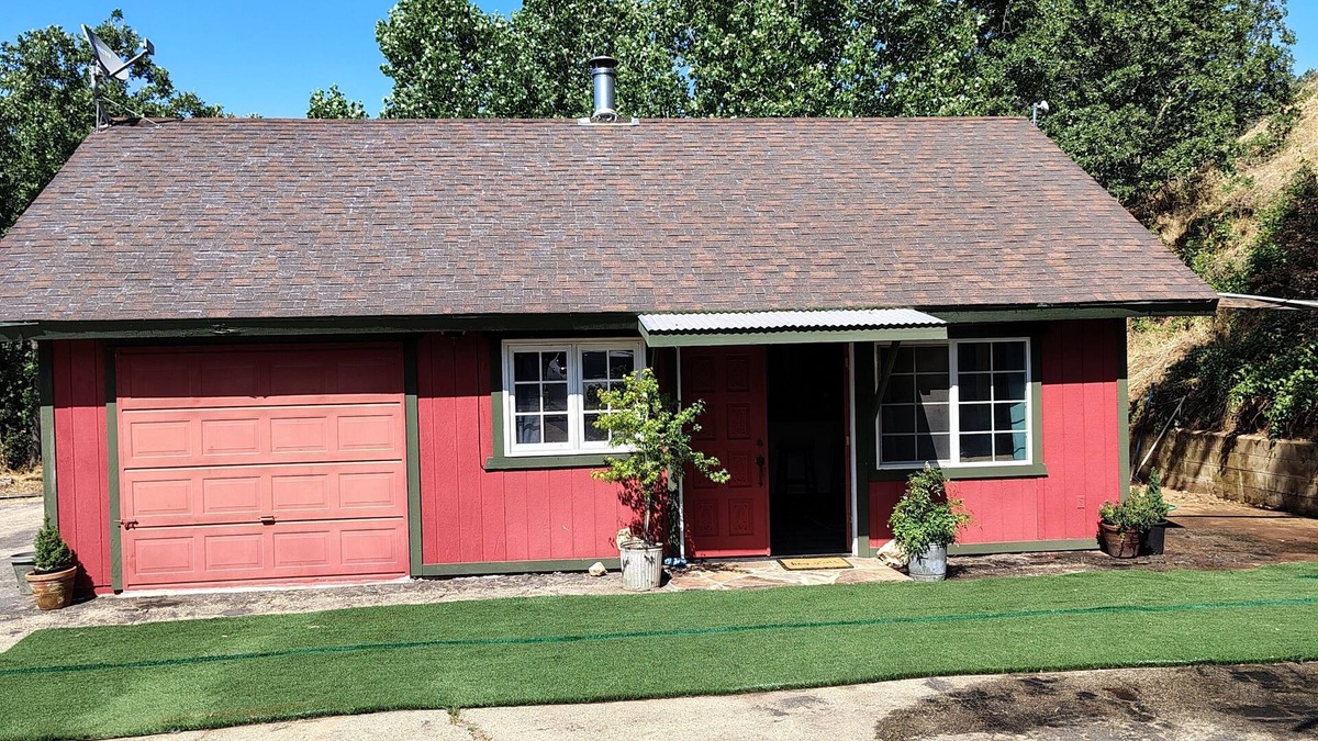 Squaw Valley House | Charming 1-bedroom house in serene Yokuts Valley with WiFi, AC