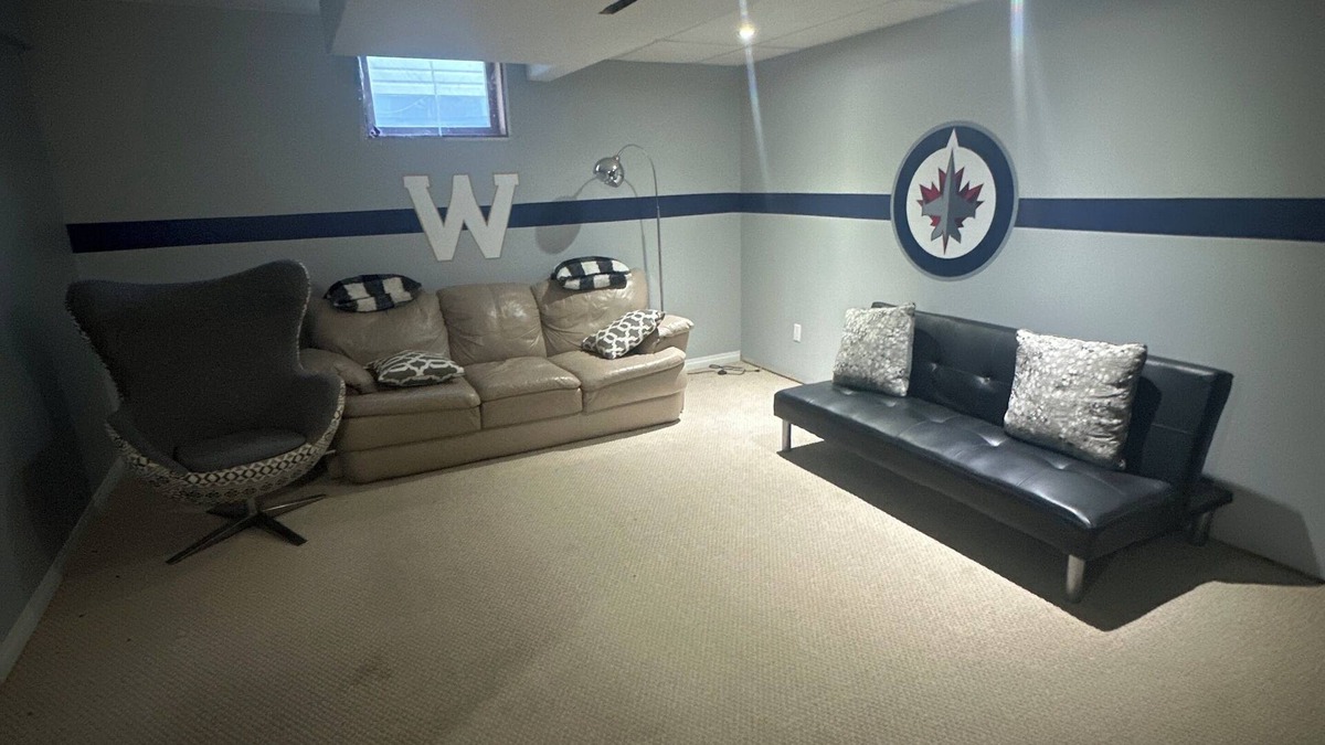 Souris House | Charming 1-bedroom-1 bath basement suite with AC, WiFi in downtown Souris mb