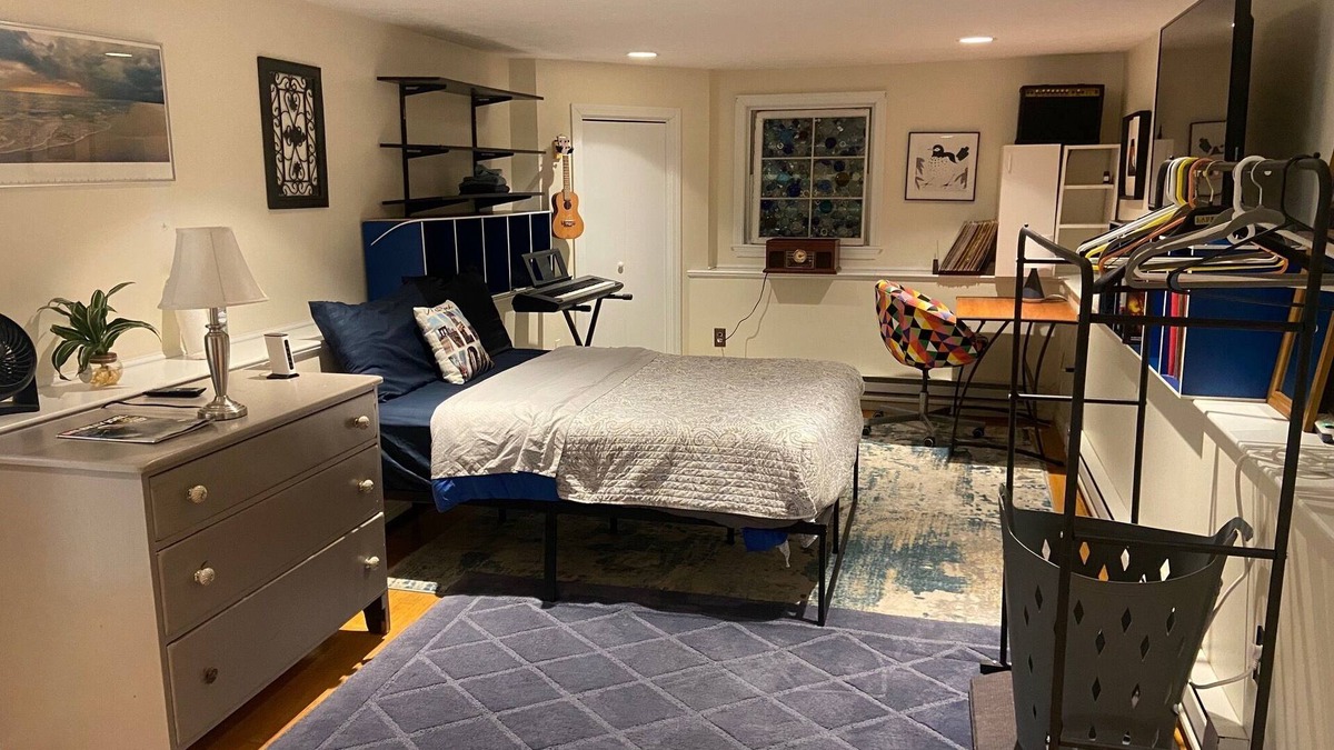 Burlington Apartment | Charming 1-bedroom apartment close to 95, malls, Lahey Hospital in Burlington