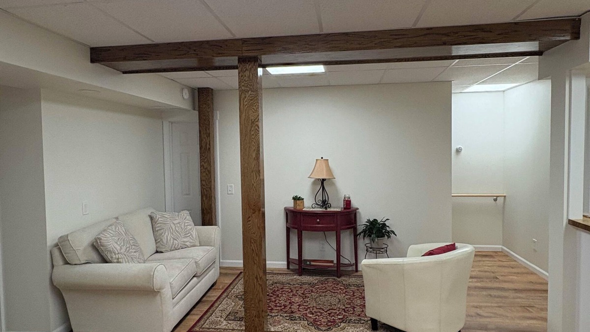 Greenfield Apartment | Charming 1-bedroom apartment with WiFi and AC in elite area of Greenfield, MA