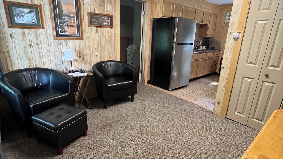 Lake Shore Hotel | Charming 1-bedroom at Gull Lake Motel in welcoming Lake Shore with AC and WiFi