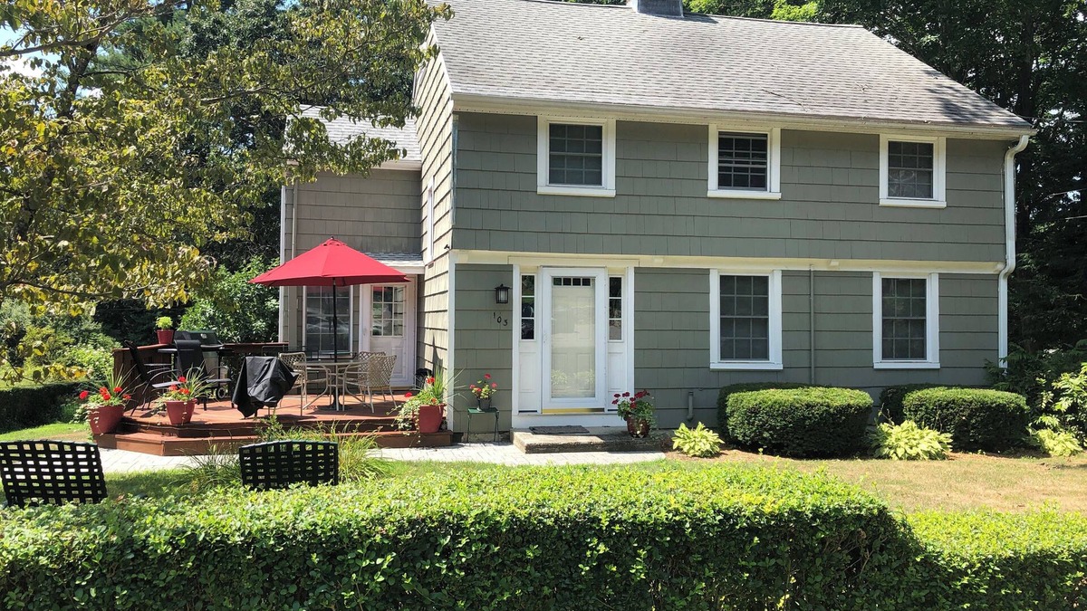 Middlebury Apartment | Charming 1-bedroom apartment with off street parking in Middlebury.