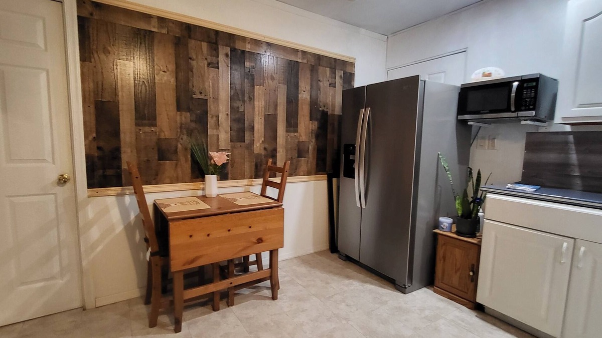 New Castle Apartment | Charming 1-bedroom apartment ,living room, Kitchen, Dining, Bathroom, Patio etc