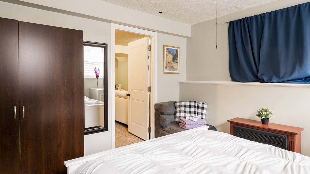 Frederick House | Charming 1 Bedroom Apt- Best Location Near Downtown Frederick & DC