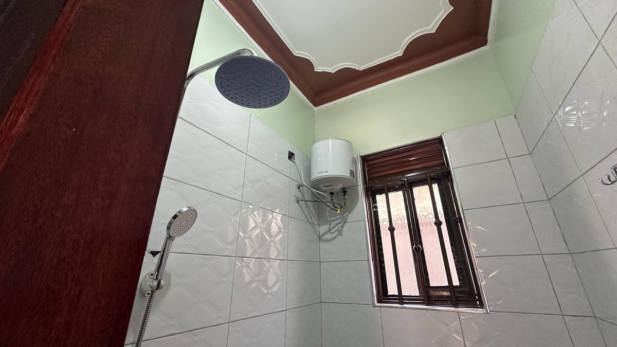 Kampala Apartment | Charming 1-bedroom apartment along Entebbe road Namasuba with WiFi