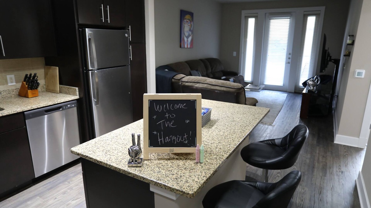 Addison Apartment | Charming 1-bedroom apartment in delightful Addison with WiFi, AC, fitness room