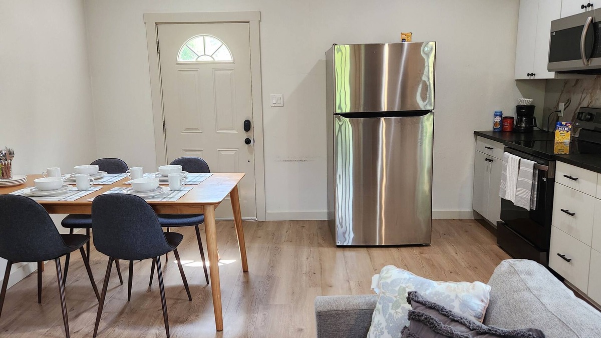 Northwest Dallas Apartment | Charming 1-bedroom apartment in welcoming Dallas with WiFi, AC