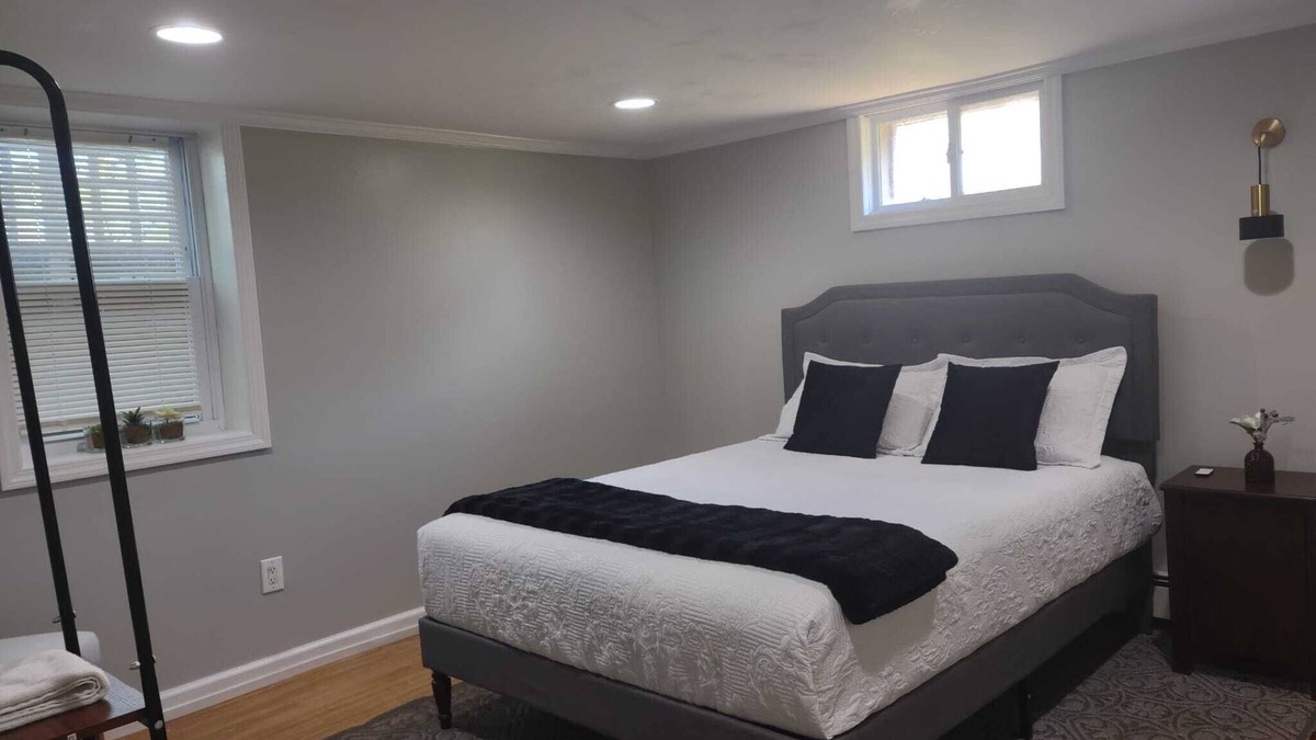 Shirley House | Charming 1-bedroom apartment-20 minutes from the Hamptons! 10 minutes from beach