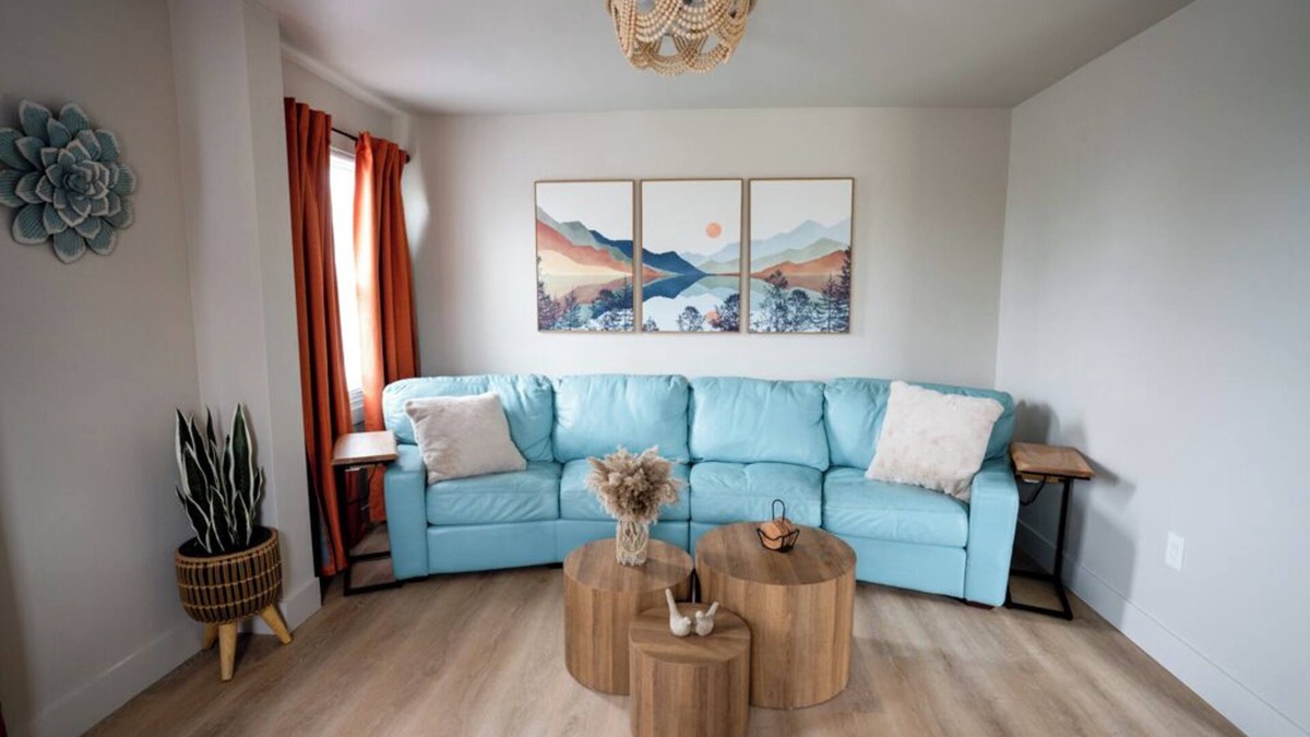 Monroe Apartment | Charming 1-bedroom apartment. Pet friendly, King Bed, Washer & Dryer