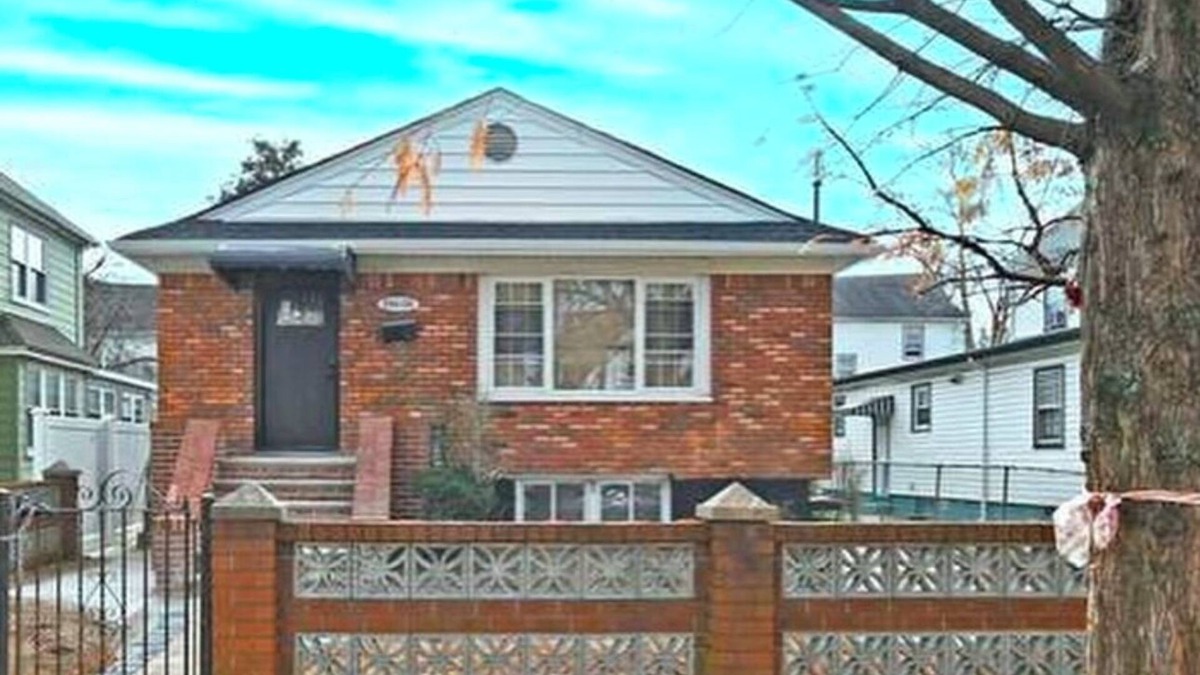 Queens Apartment | Charming 1-Bedroom Apartment in Fabulous Queens with Wifi and AC
