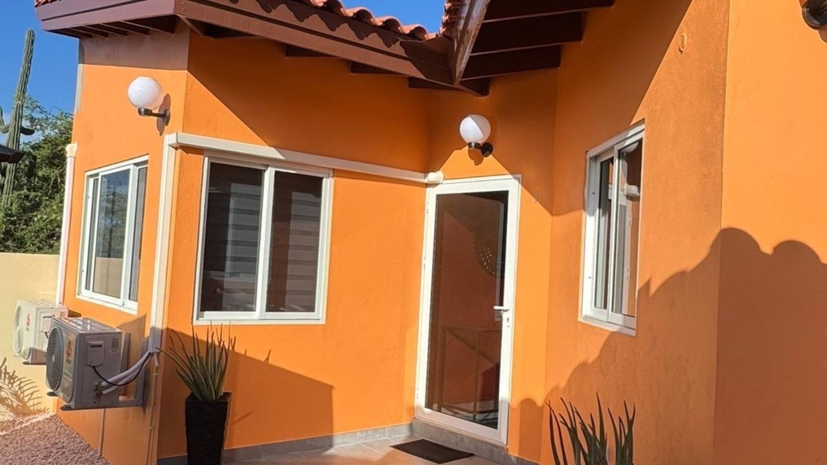 Oranjestad Apartment | Charming 1-bedroom apartment in quaint Noord with WiFi, AC centralized .