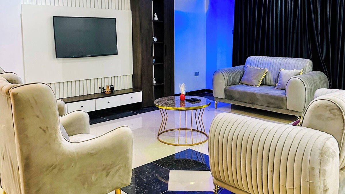 Abuja Apartment | Charming 1-bedroom apartment with WiFi, AC in lovely Lugbe