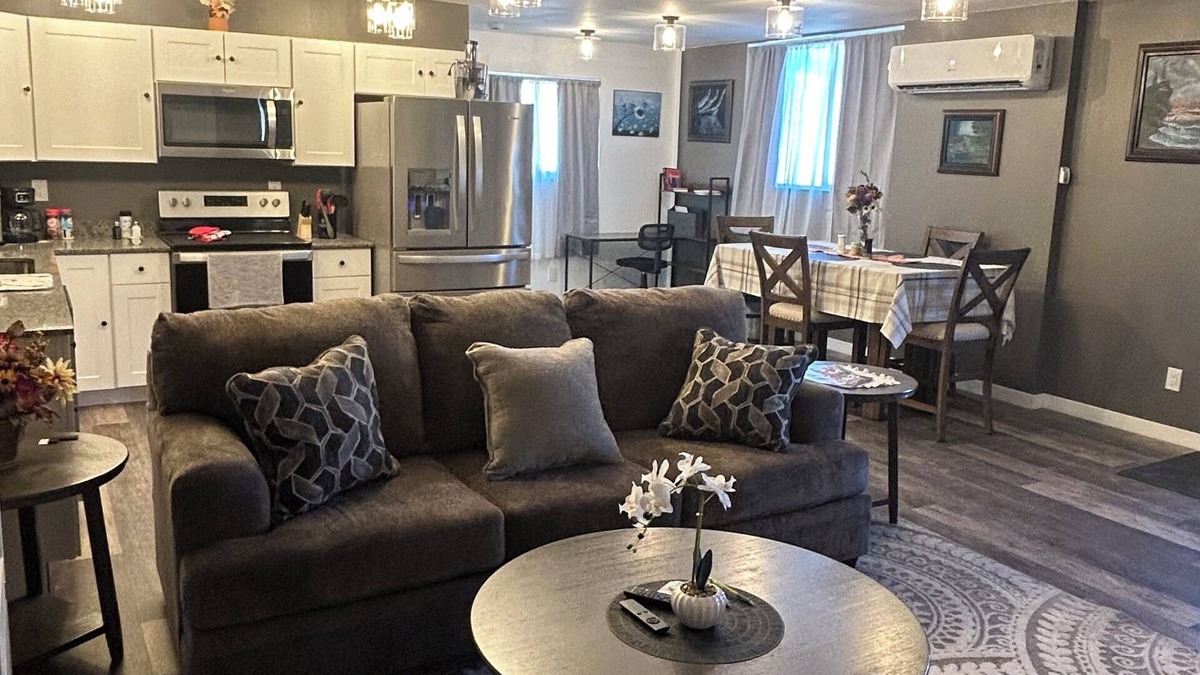 Elko Apartment | Charming 1-bedroom apartment in enchanting Elko with WiFi, AC
