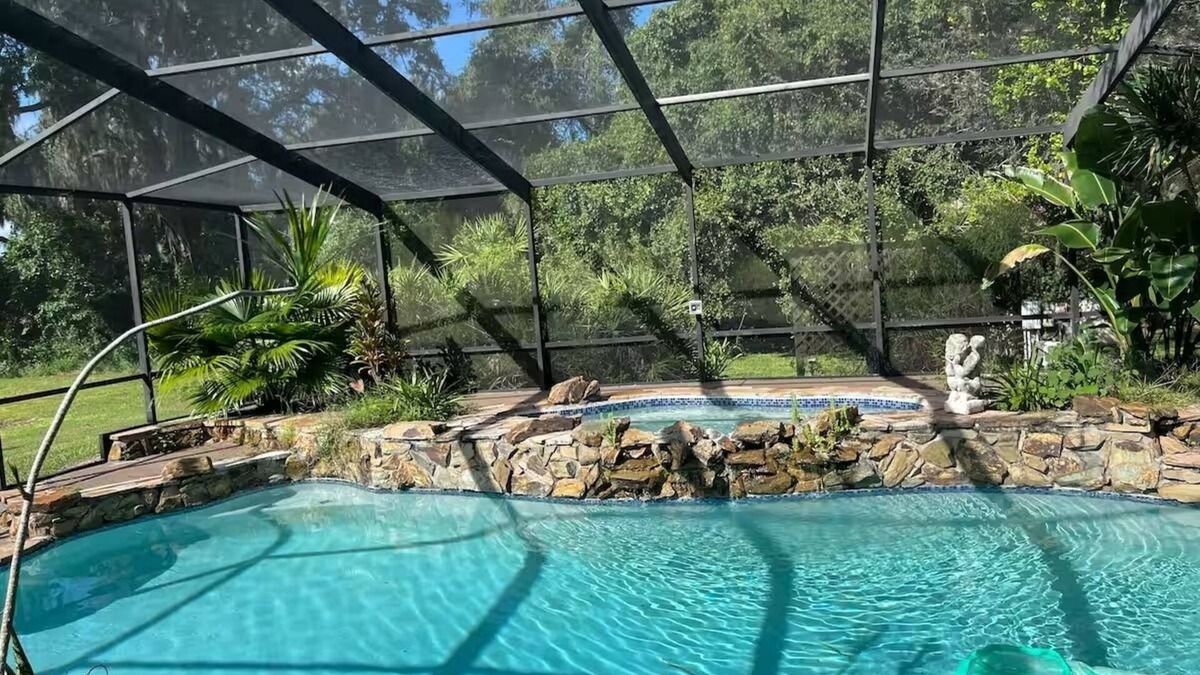 Riverview House | Charming 1-bedroom bungalow with WiFi and fitness room nin Riverview