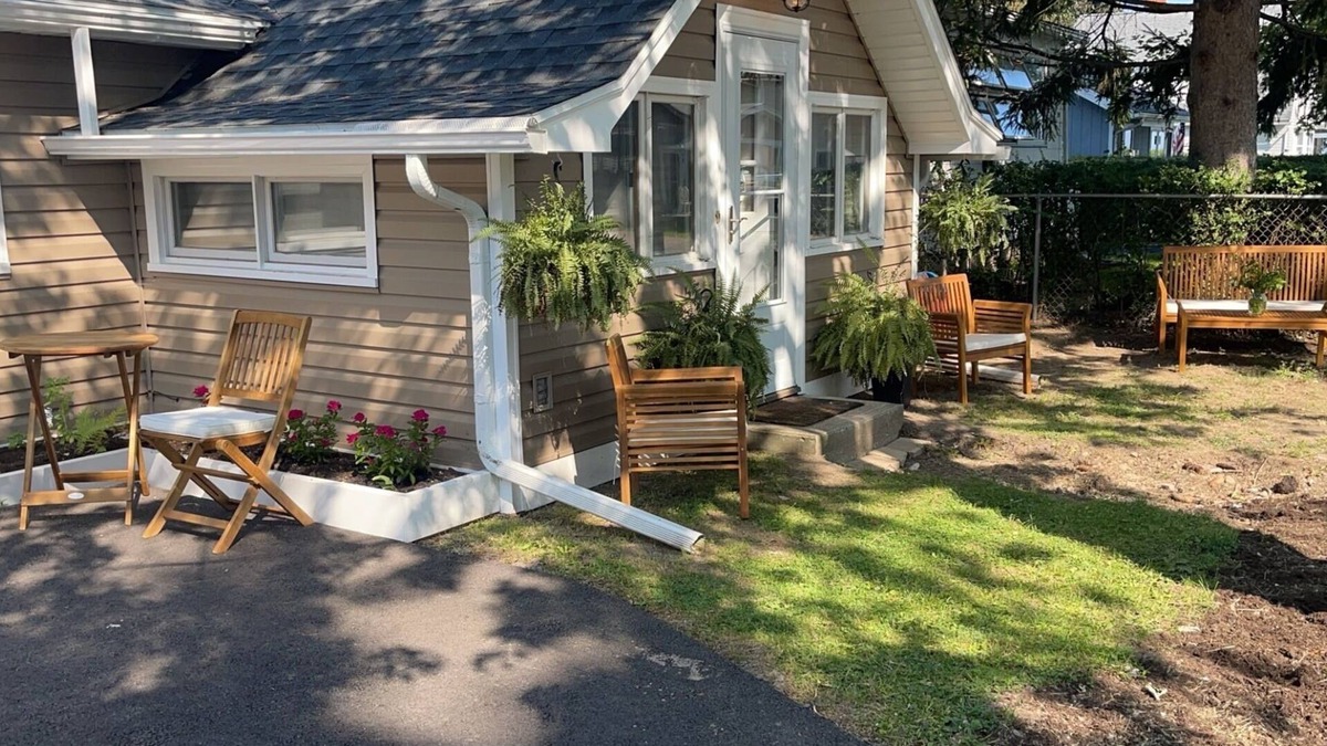 West Irondequoit House | Charming 1-bedroom bungalow in Irondequoit with Water Views and Access!