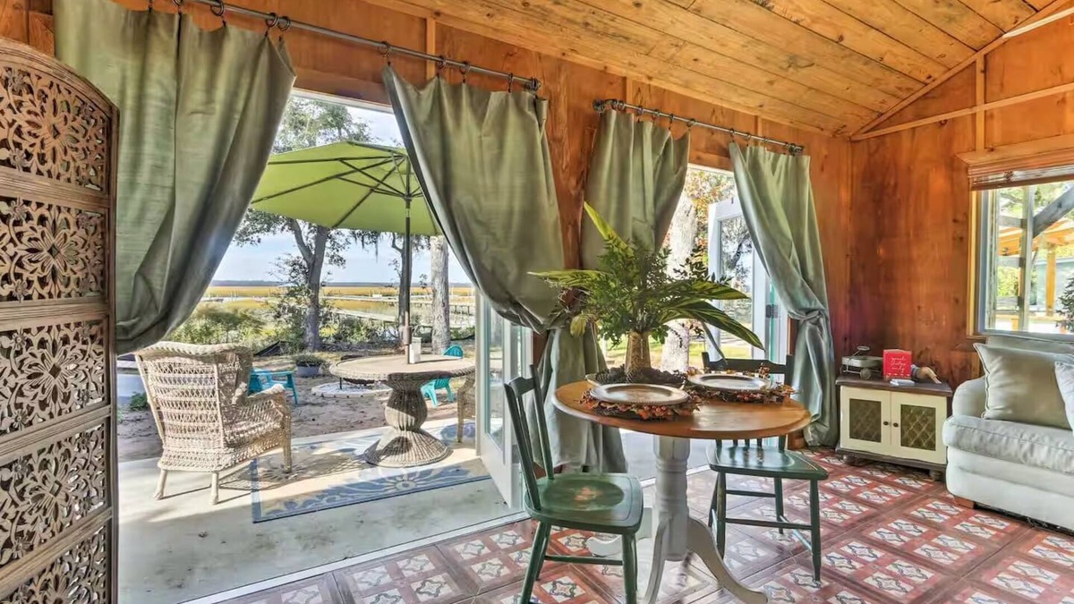 Midway Ski Chalet | Charming 1-bedroom chalet, Outdoor Shower TOO! Near Savannah