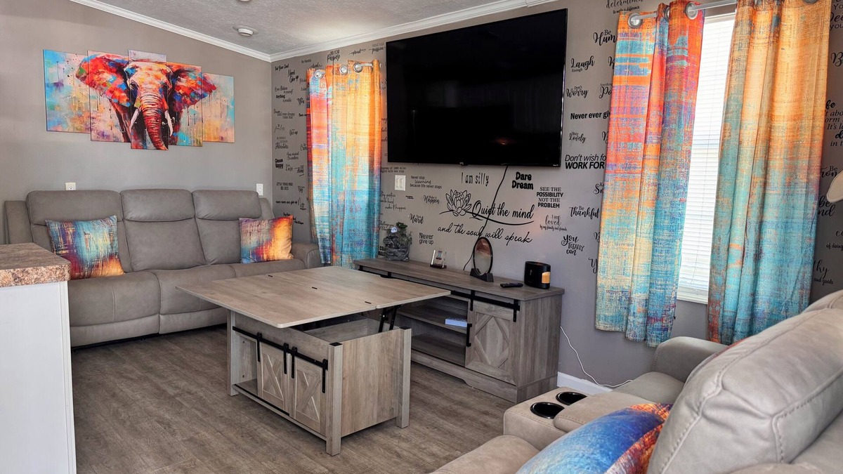 Bayshore Gardens Cottage | Charming 1-bedroom cottage in a rv resort community near IMG Academy