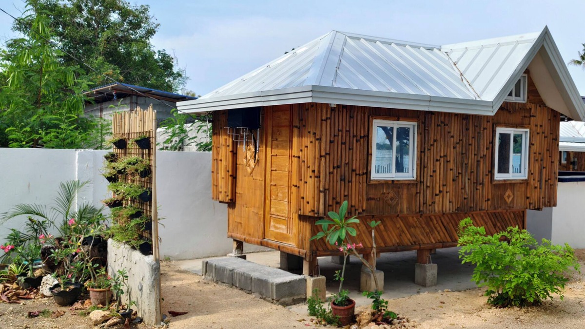 Sual Cottage | Charming 1-bedroom cottage on the beach in Victoria Alaminos with WiFi, AC