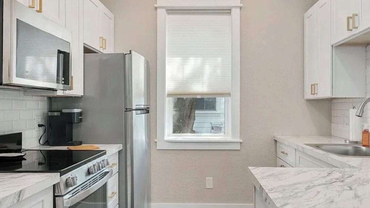 Manteo Cottage | Charming 1-bedroom cottage with WiFi and AC in gorgeous Manteo