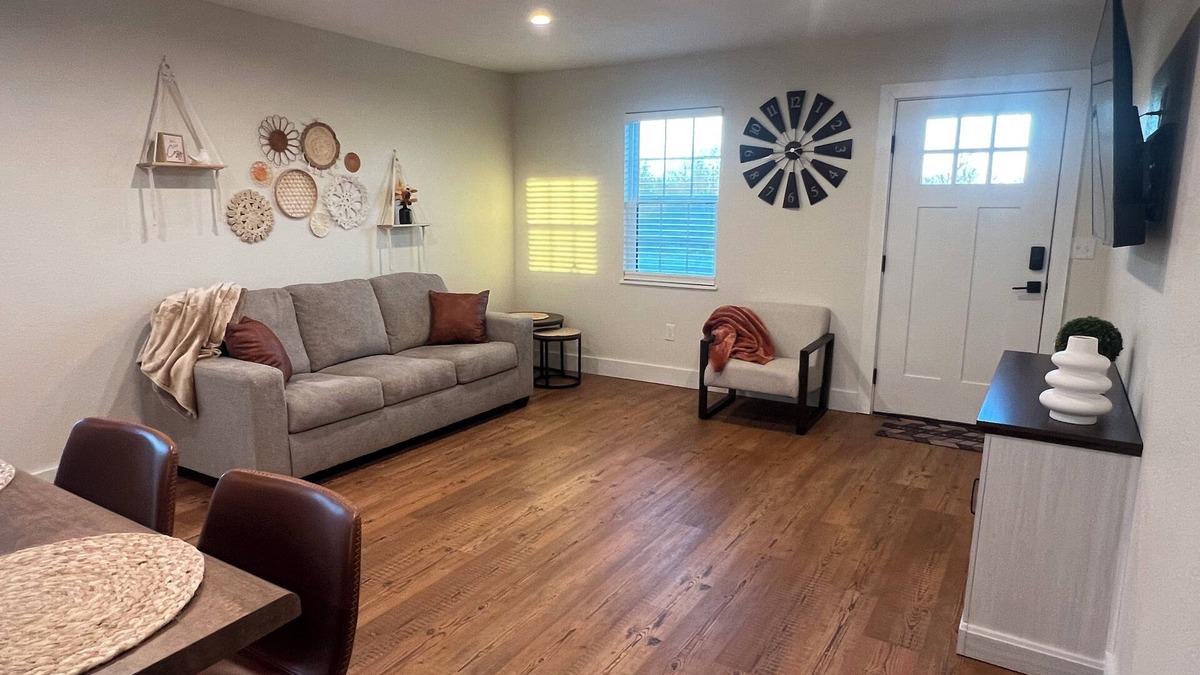 Afton Cottage | Charming 1-bedroom cottage with WiFi and AC near Monkey Island and Grand Lake