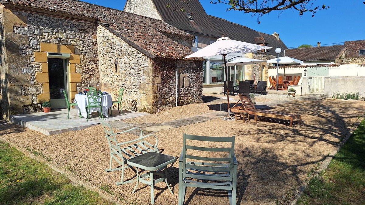 Faux Cottage | Charming 1-bedroom cottage 'La Boulangerie' with beautiful garden and pool.