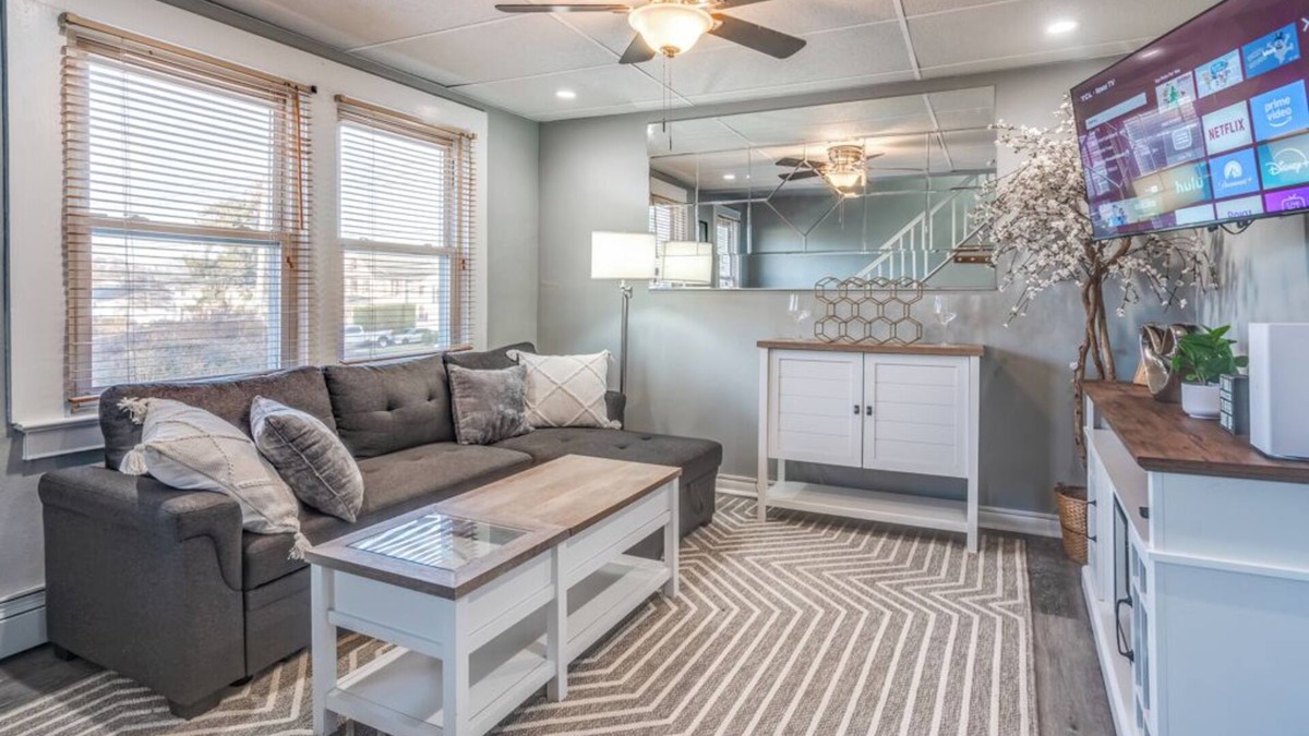 East Massapequa Apartment | Charming 1-bedroom duplex apartment with WiFi, AC in peaceful Massapequa
