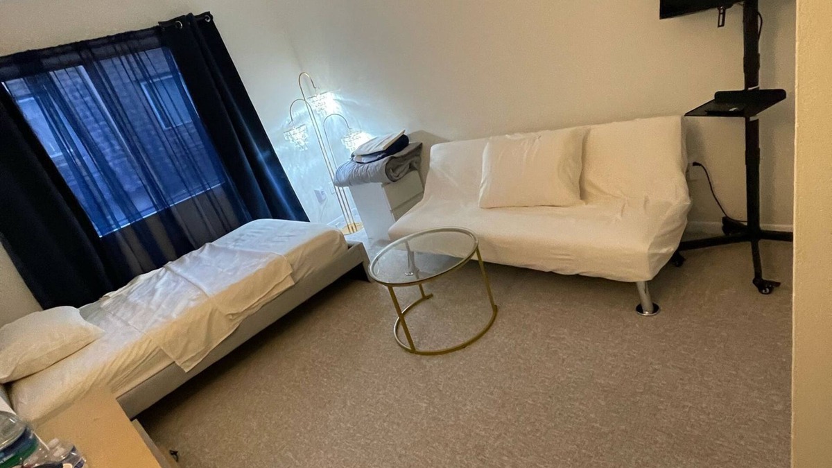 Mount Vernon House | Charming 1-bedroom for female Guest in lovely Alexandria