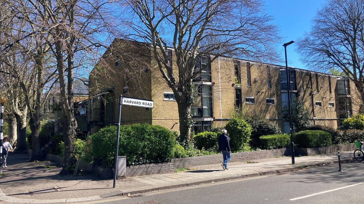 Chiswick Riverside Apartment | Charming 1-bedroom flat in trendy London for up to 3 people next to subway stop