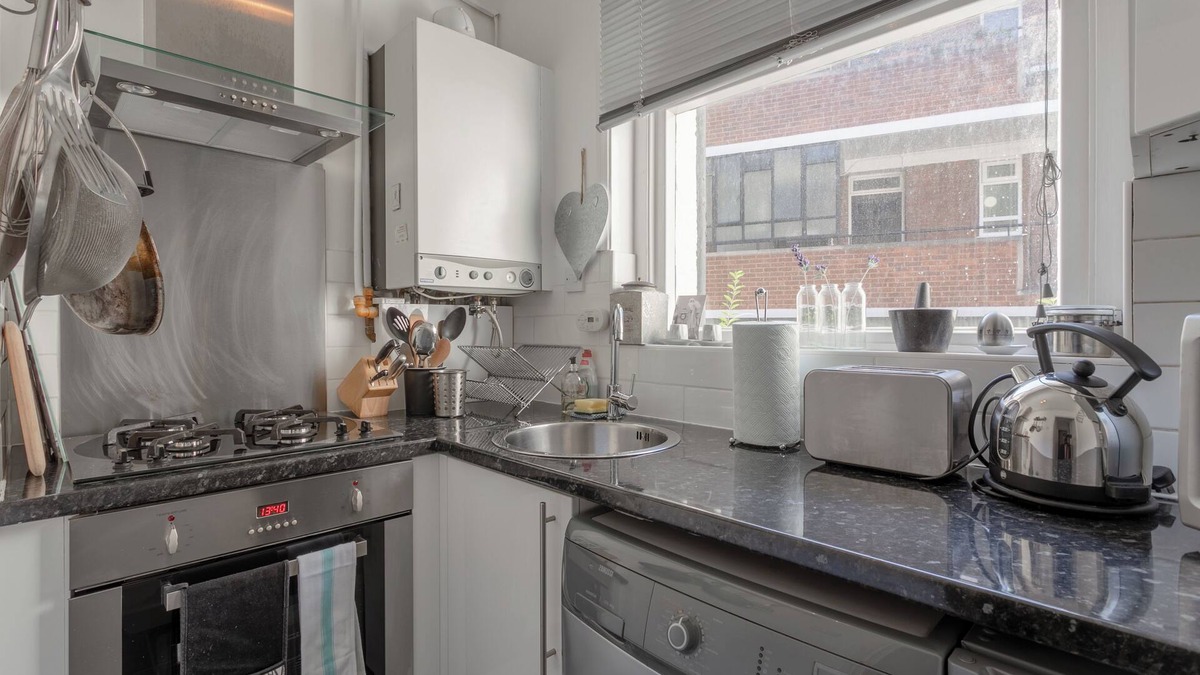 Queenstown Apartment | Charming 1 Bedroom Flat Near Battersea Park!