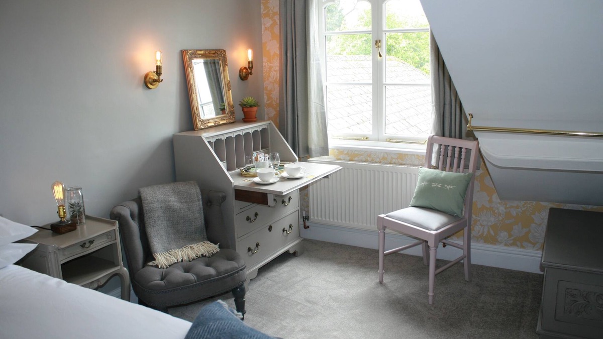 Lydford Apartment | Charming 1 Bedroom Suite in the eaves.