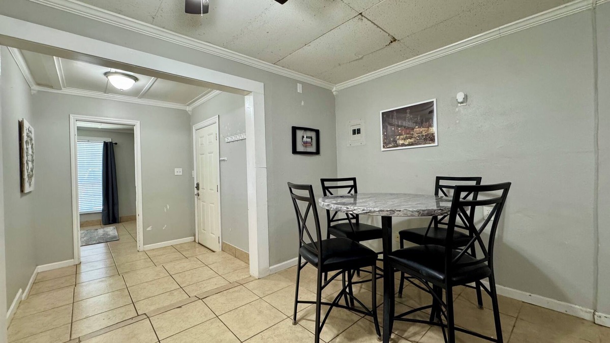 Kilgore House | Charming 1-bedroom Getaway in the heart of Kilgore