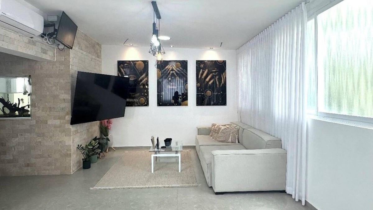 Kiryat Yam House | Charming 1-bedroom house with WiFi, AC in marvelous Kiryat Yam