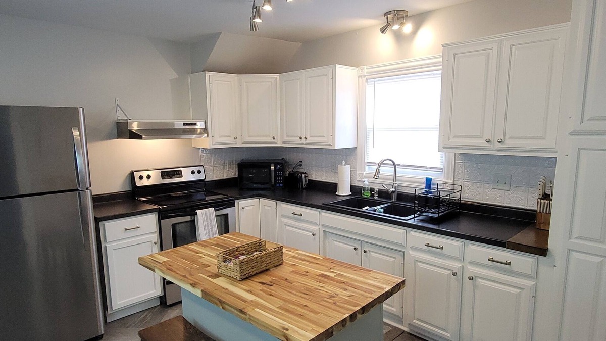 Bardstown House | Charming 1-bedroom house in enjoyable Bardstown with AC, WiFi