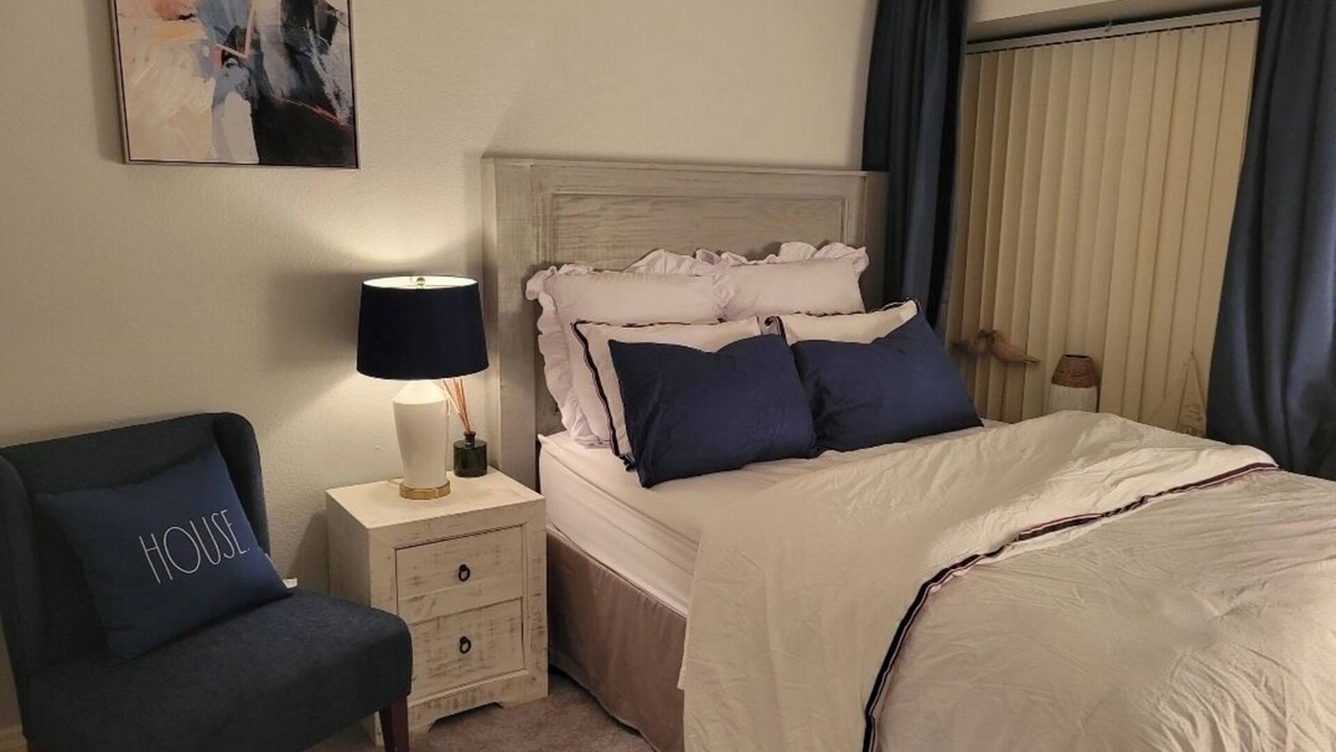 Las Vegas House | Charming 1-bedroom house in amazing Las Vegas with AC, fitness room
