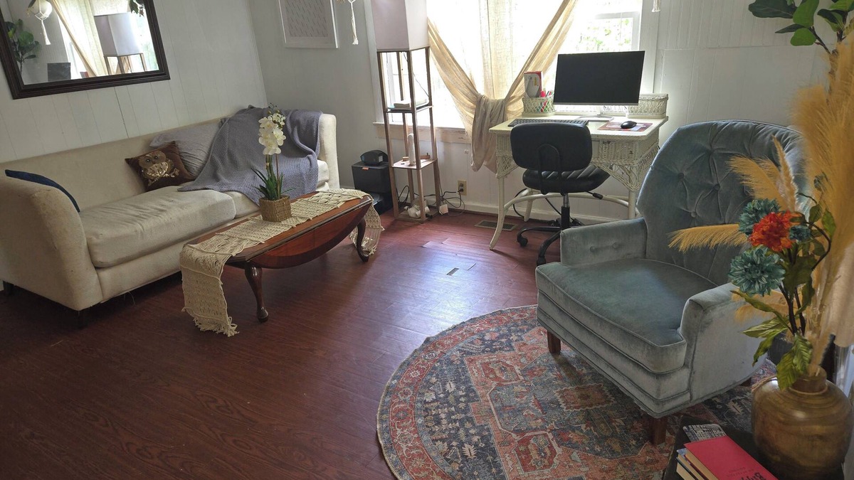 Lexington House | Charming 1-bedroom House 2 miles from Downtown Lexington - The Owlhouse