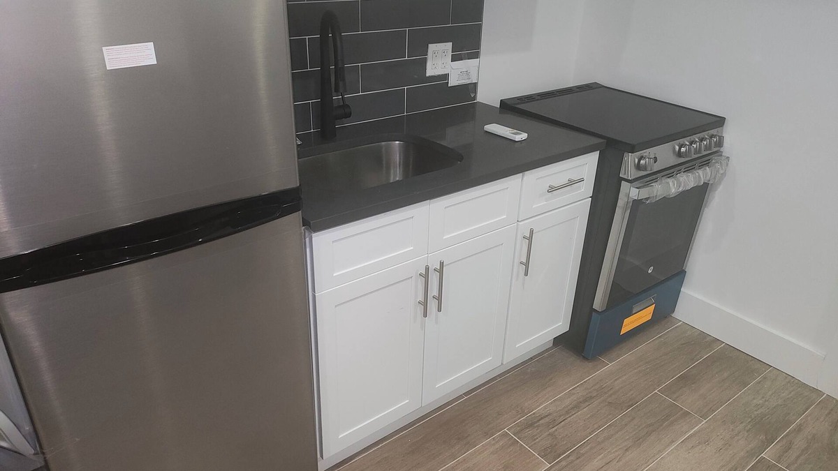 Tremont House | Charming 1-bedroom house in marvelous The Bronx with WiFi, AC
