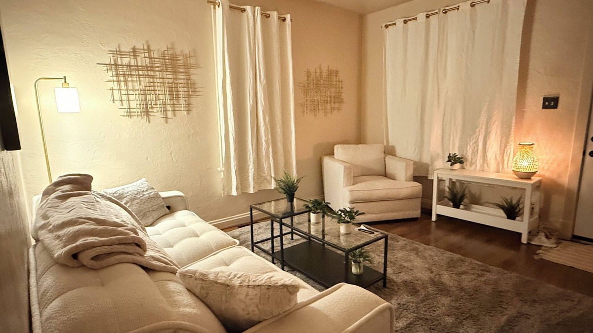 The Hill House | Charming 1-bedroom home in the heart of The Hill!