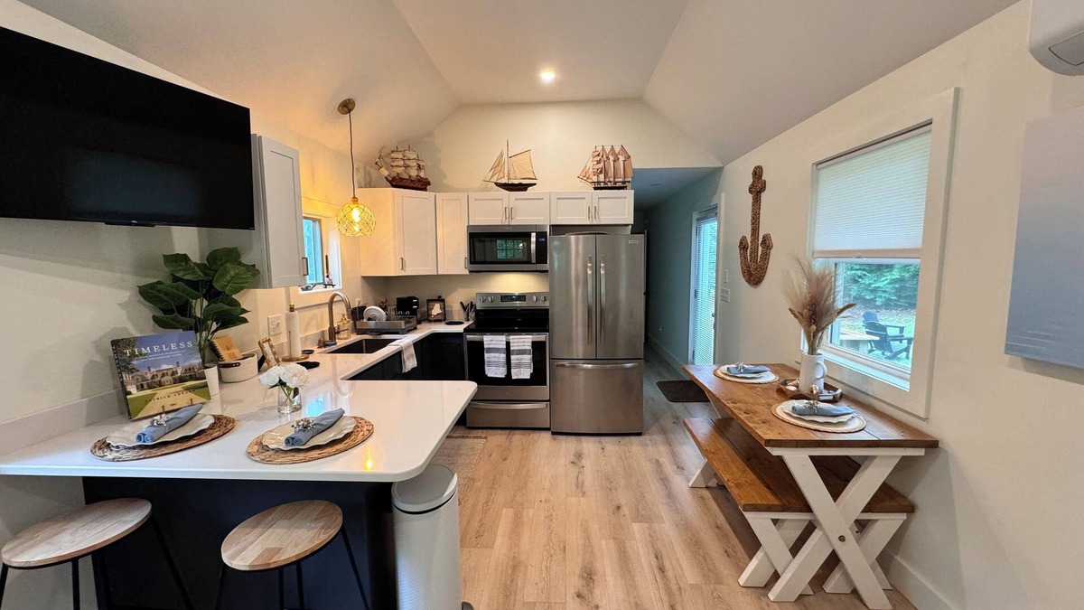 Arundel House | Charming 1-bedroom home in Arundel, conveniently located!