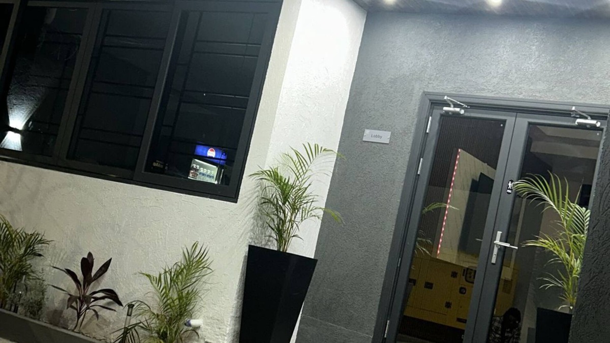 Kingston Hotel | Charming 1-bedroom hotel with WiFi and AC in vibrant Kingston