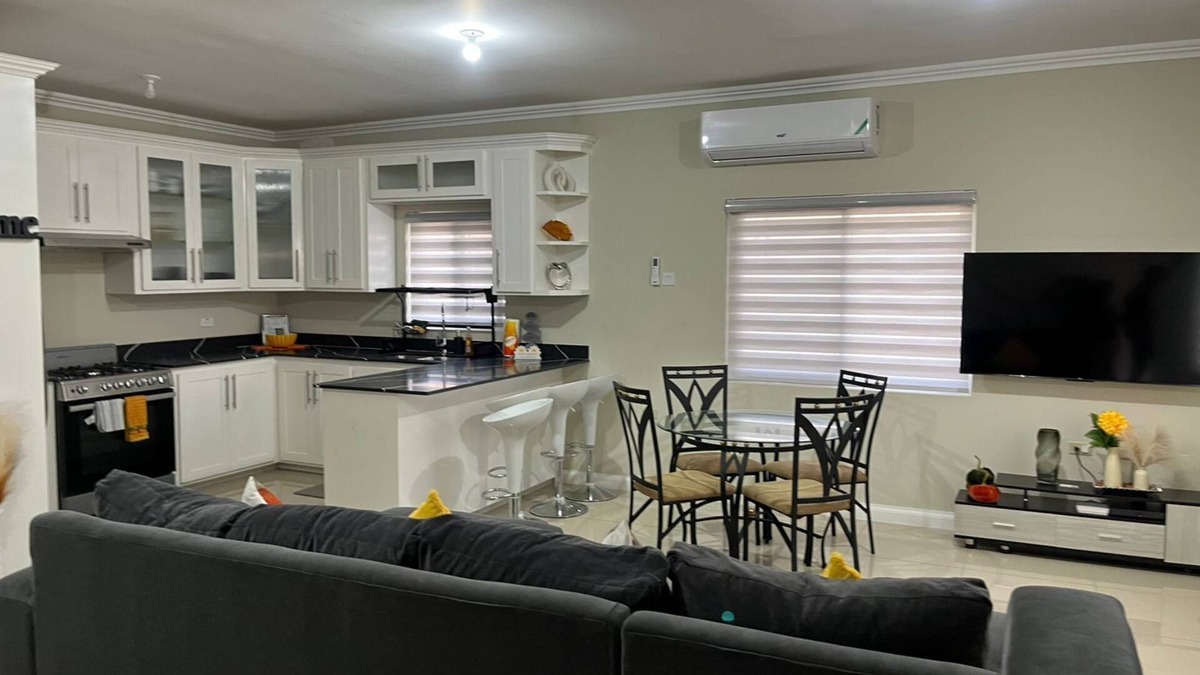 New Kingston House | Charming 1-bedroom house with WiFi, AC in lovely Kingston