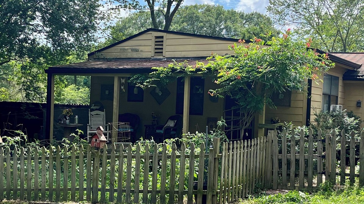 Clarkdale House | Charming 1-bedroom house with WiFi and AC in peaceful Austell